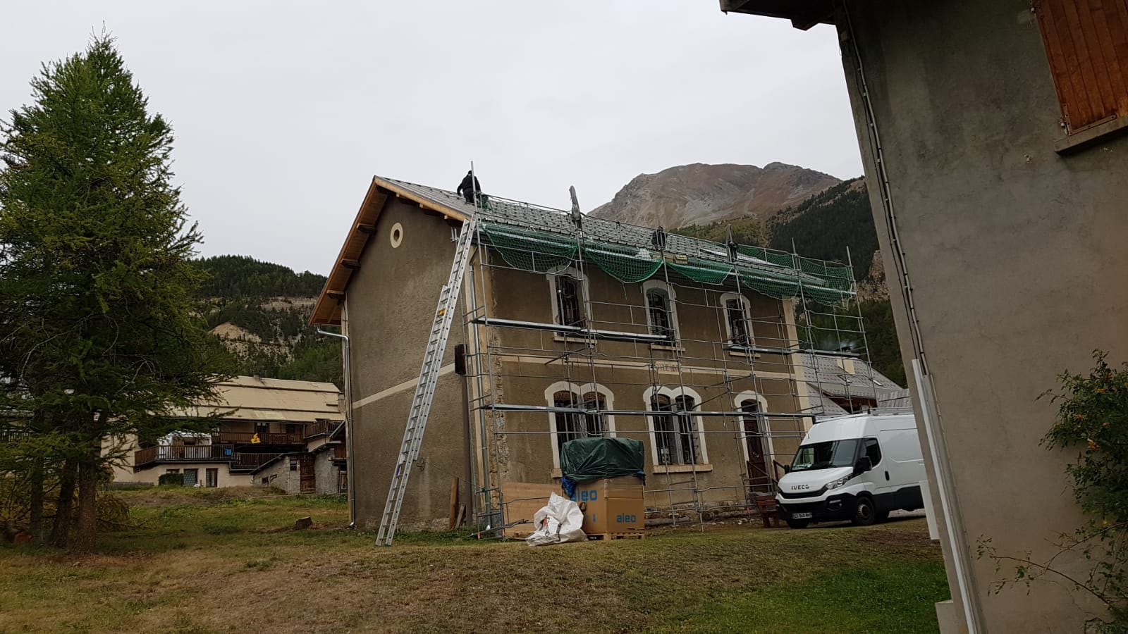 Travaux en cours sur l'Ecole d'Autrefois d'Arvieux